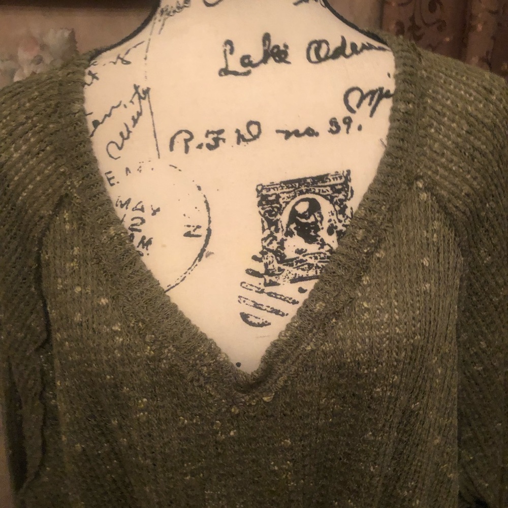 BLU PEPPER MEDIUM OPEN KNIT HI LO TOP NWT - Picture 6 of 6